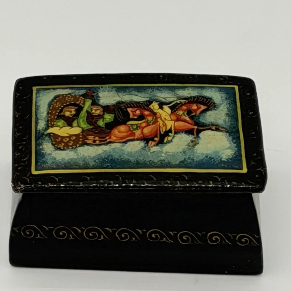 Vtg Hand Painted TROIKA Trinket Box Sleigh/3 Horse's Red & Black Lacquer Signed